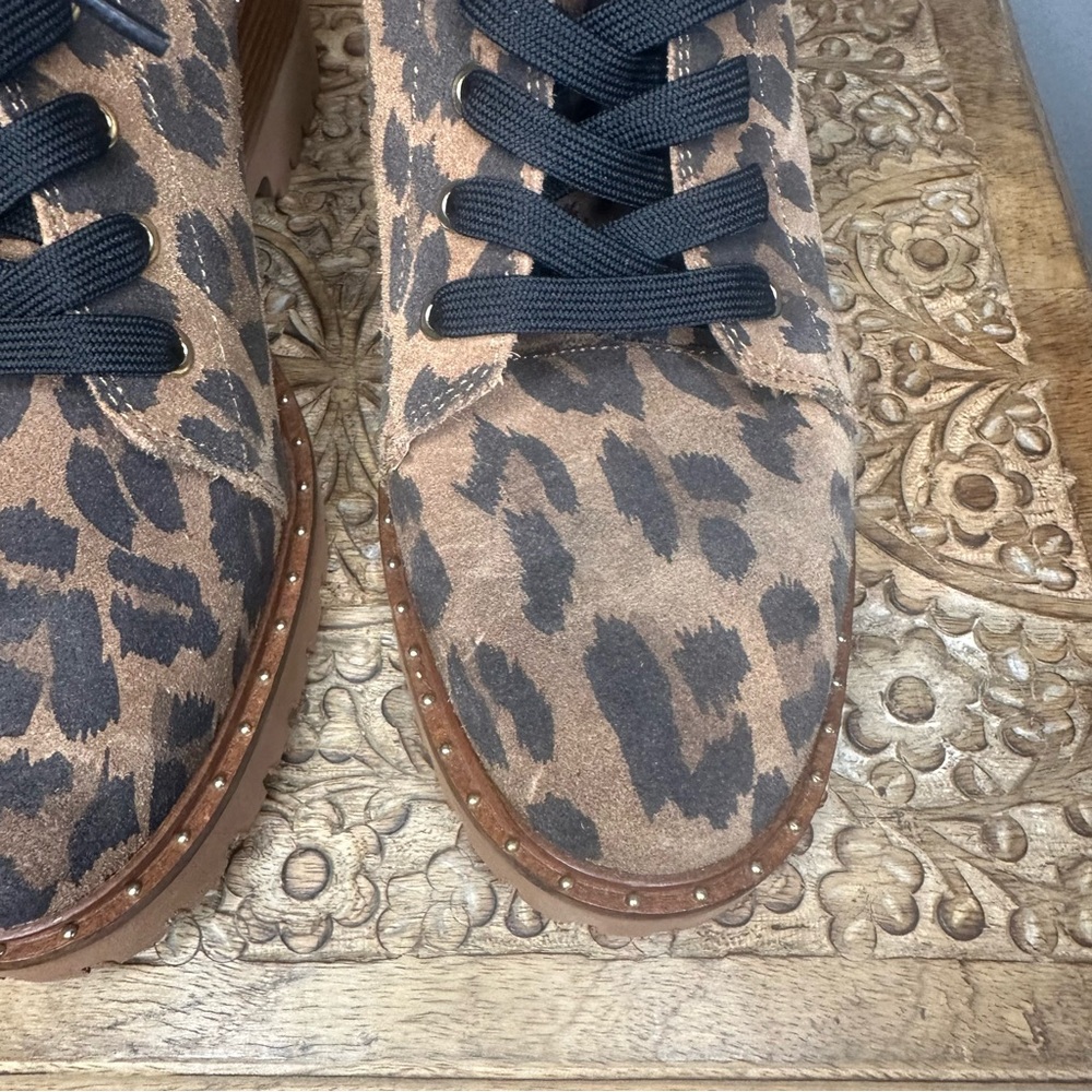 Vince Camuto Women’s Debsen Leopard Print Lug Sole Wedge Booties Sz 9 - Picture 8 of 10